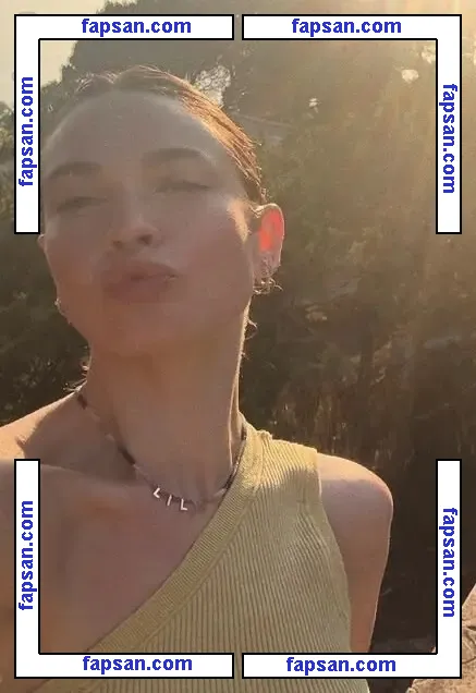 Lily James голая фото #1842 с Онлифанс