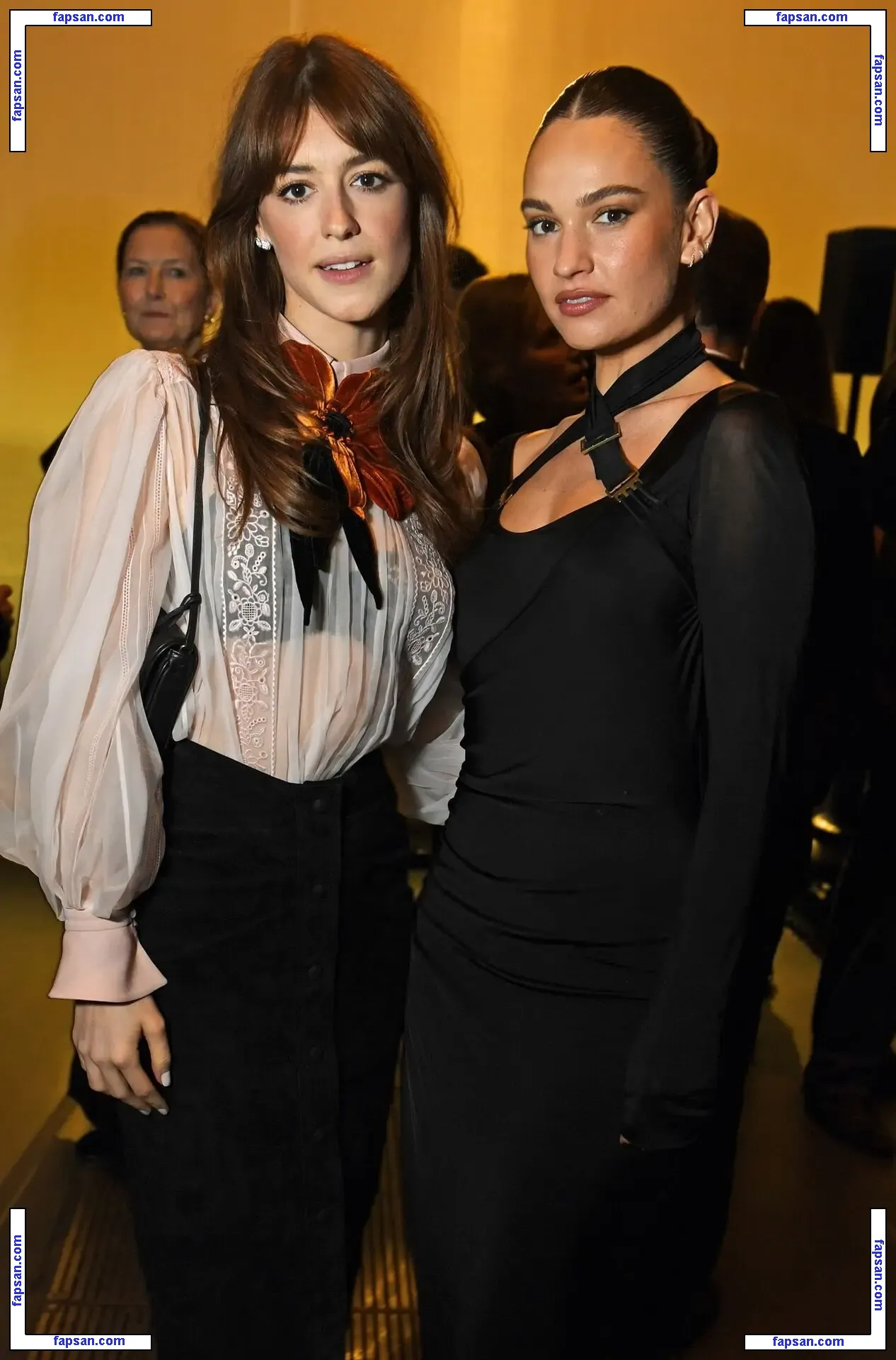 Lily James голая фото #1867 с Онлифанс