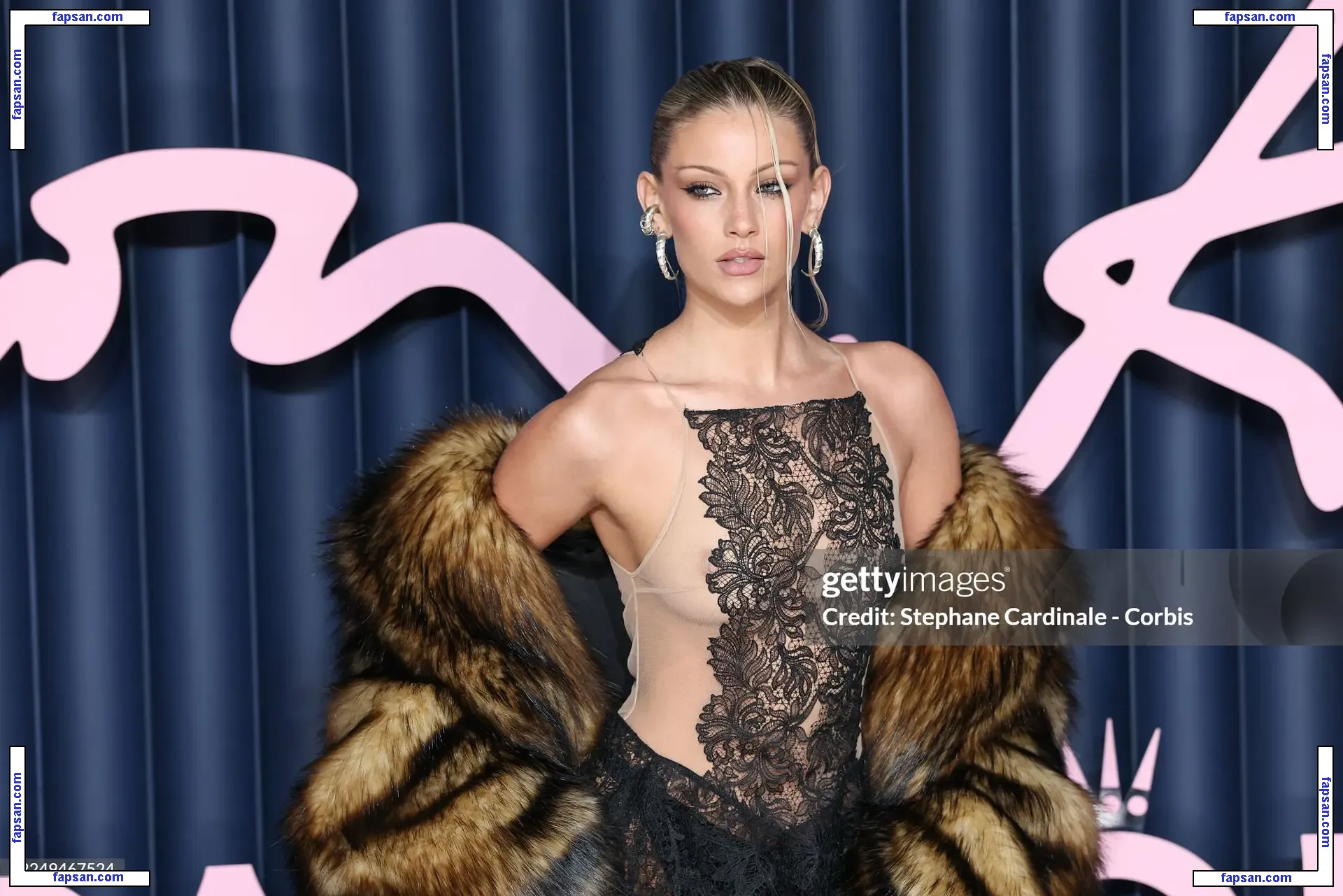 Lily Rowland голая фото #0065 с Онлифанс