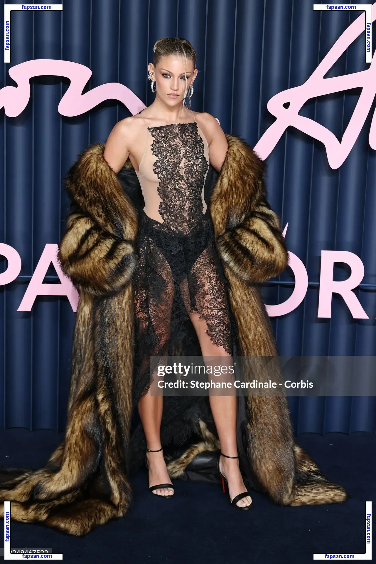 Lily Rowland голая фото #0074 с Онлифанс