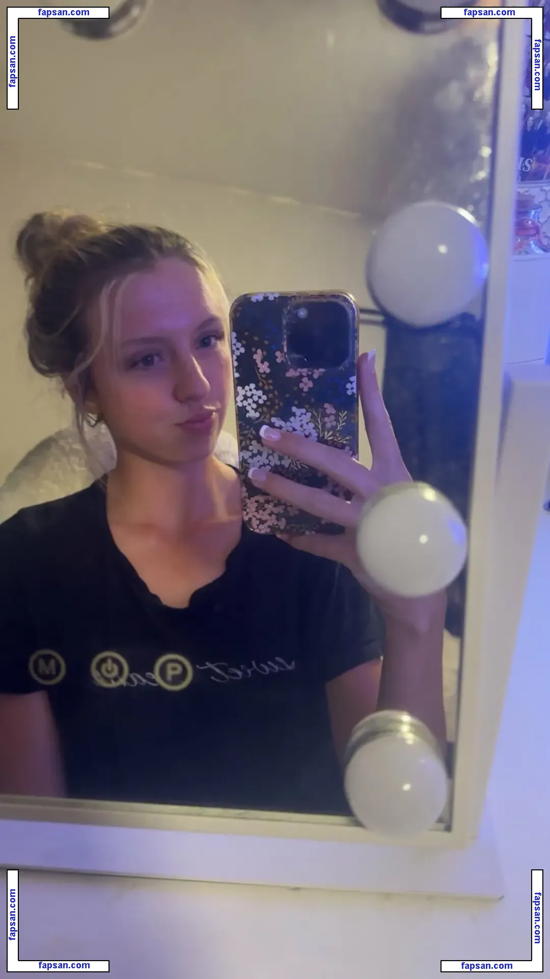Lilybooboo nude photo #0001 from OnlyFans