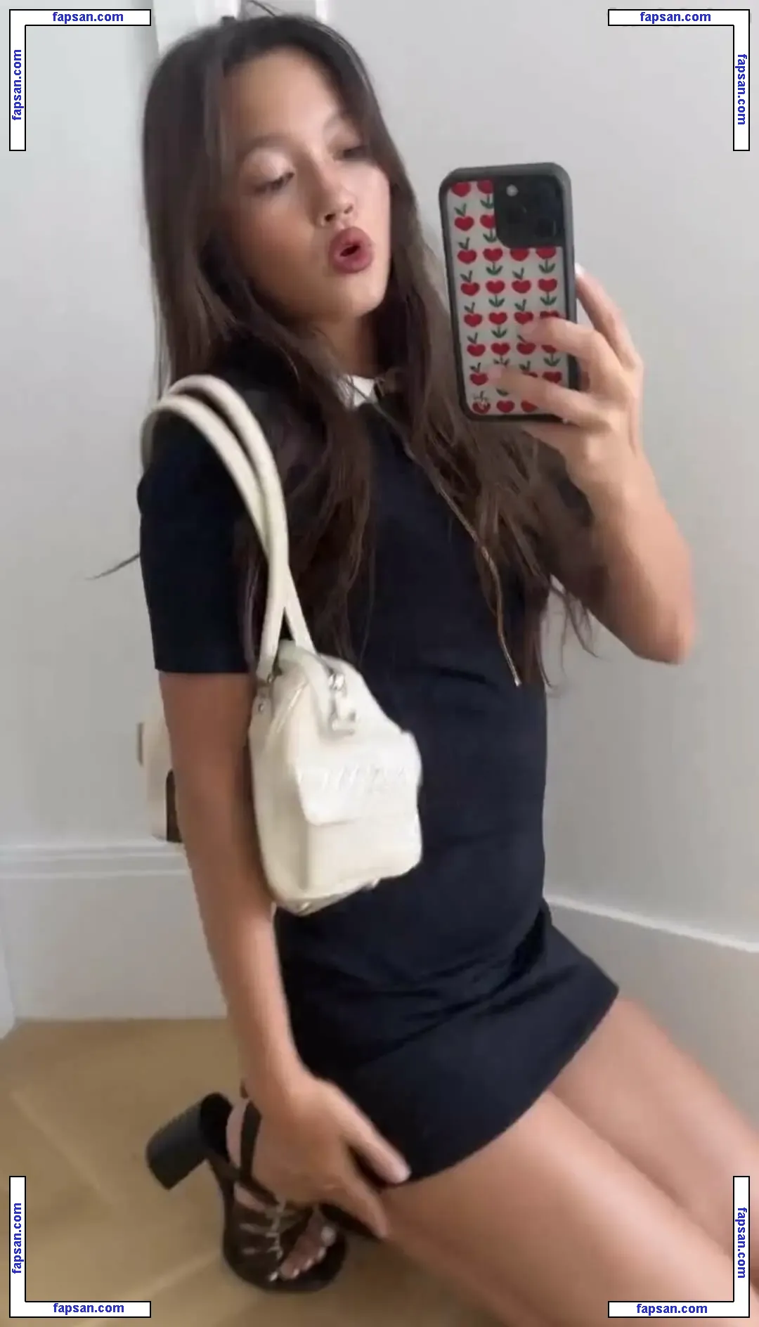 Lilychee nude photo #0740 from OnlyFans