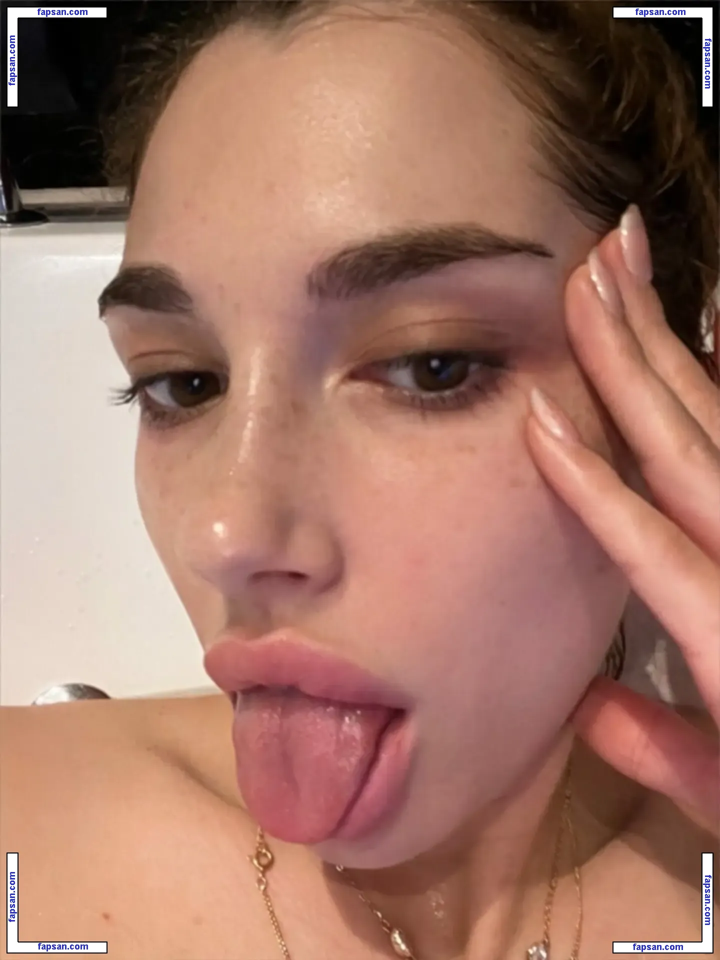 LilyGabrieli nude photo #0004 from OnlyFans