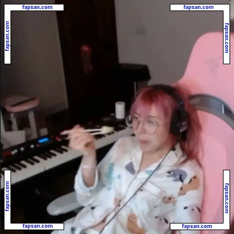 LilyPichu голая фото #0653 с Онлифанс