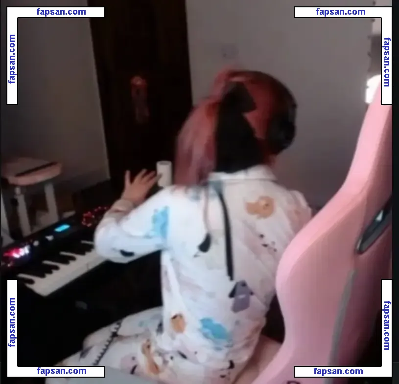 LilyPichu голая фото #0655 с Онлифанс