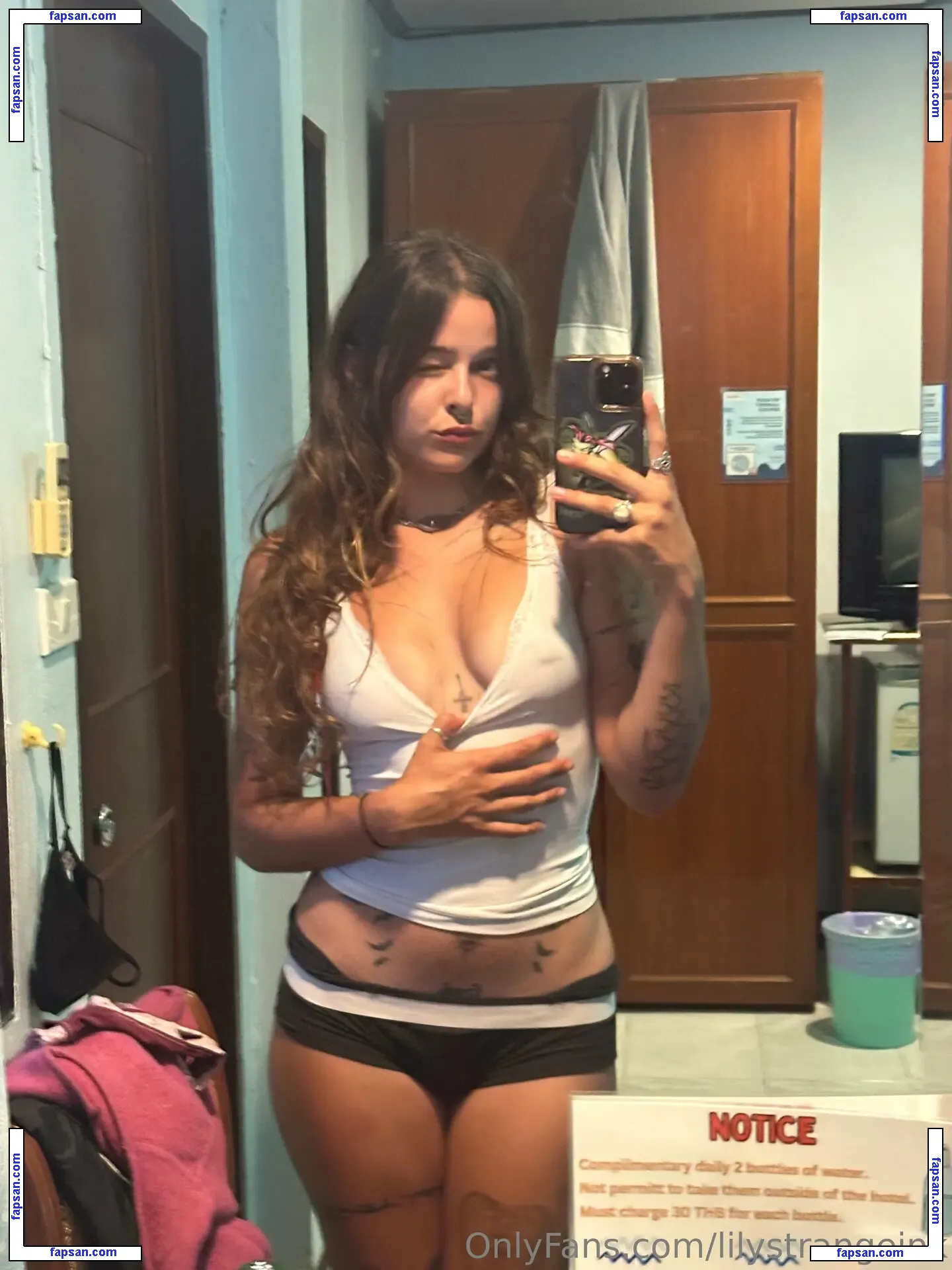 LilystrangeInk голая фото #0005 с Онлифанс