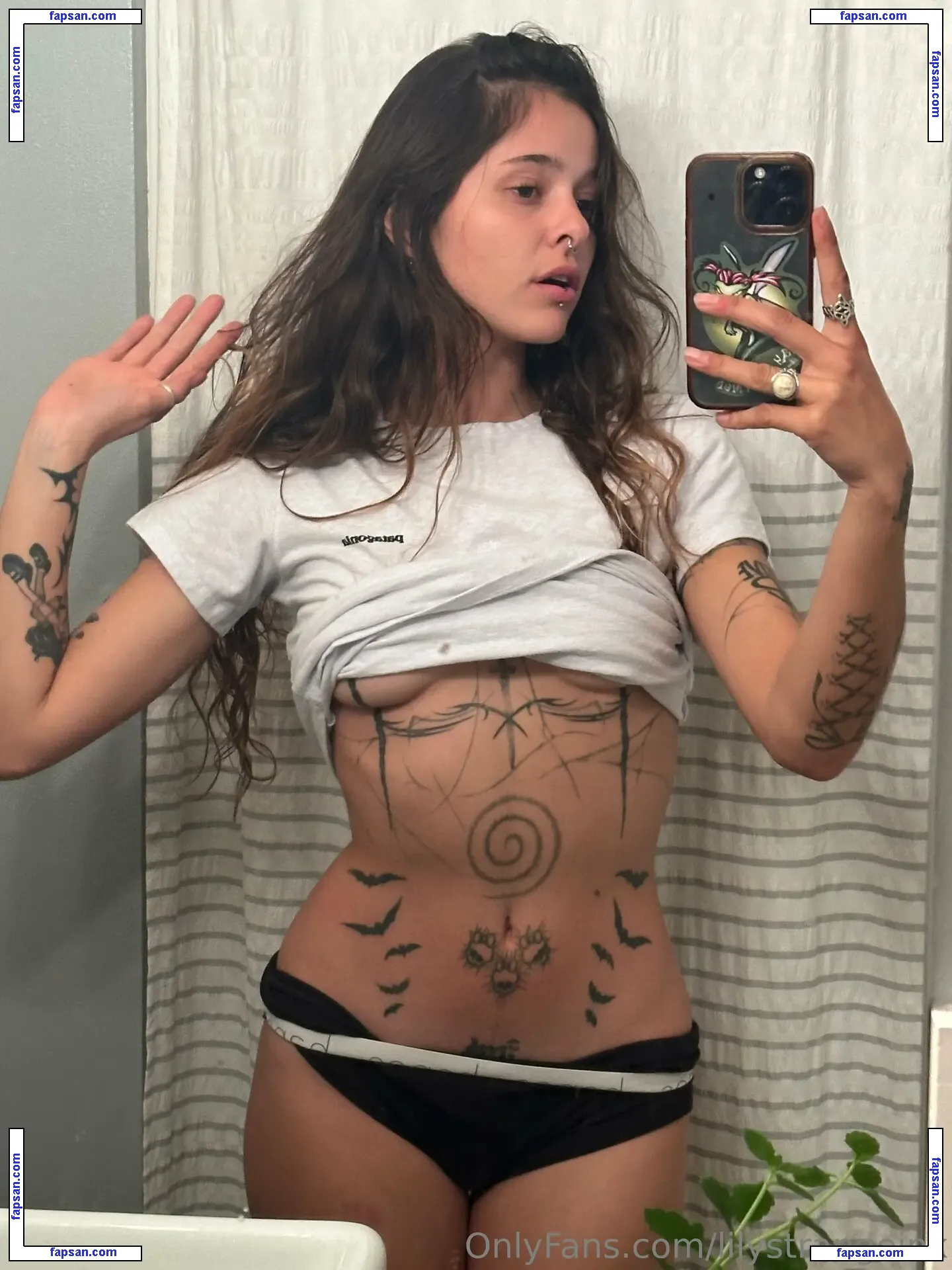 LilystrangeInk голая фото #0014 с Онлифанс