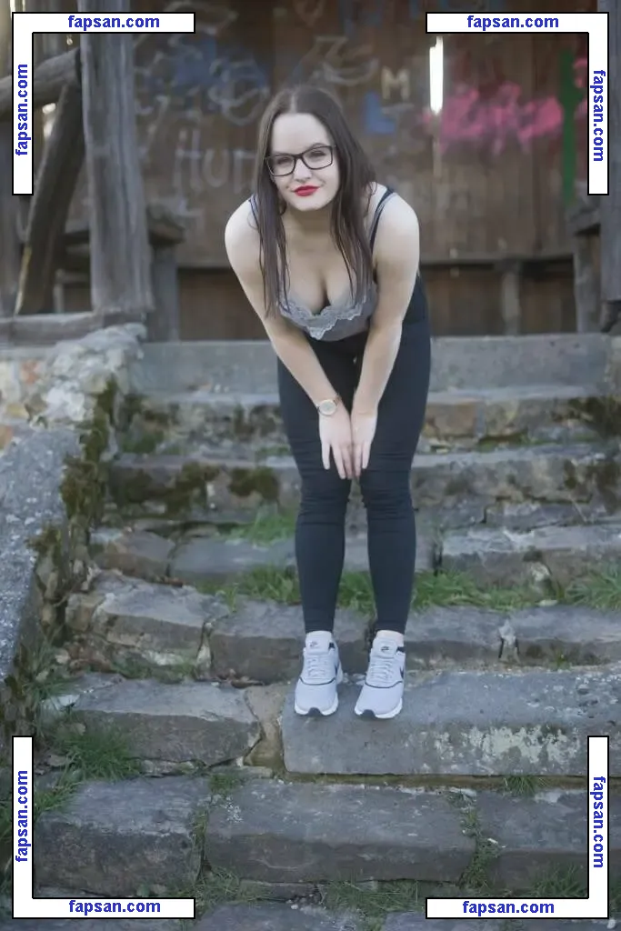 linaklein nude photo #0003 from OnlyFans