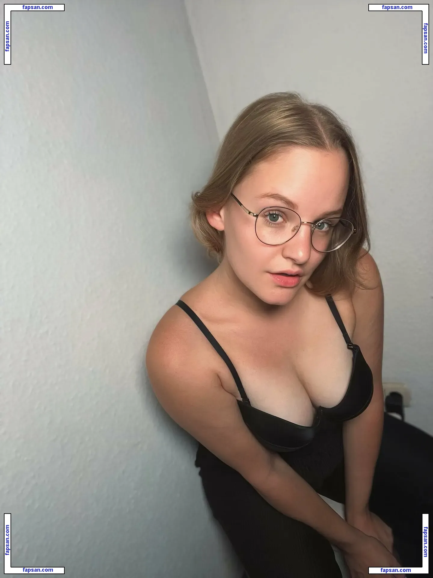 linaklein nude photo #0004 from OnlyFans