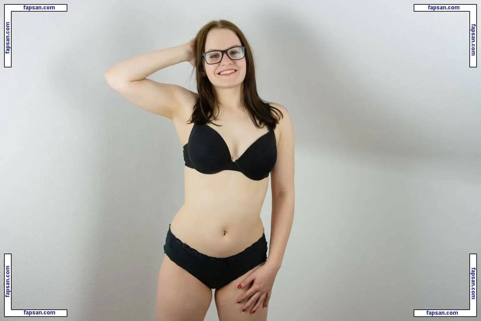 linaklein nude photo #0007 from OnlyFans