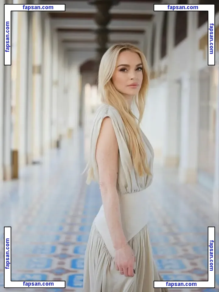 Lindsay Lohan nude photo #2947 from OnlyFans