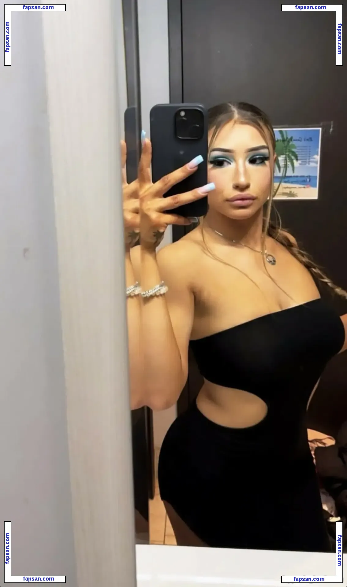 Lindsey nude photo #0001 from OnlyFans