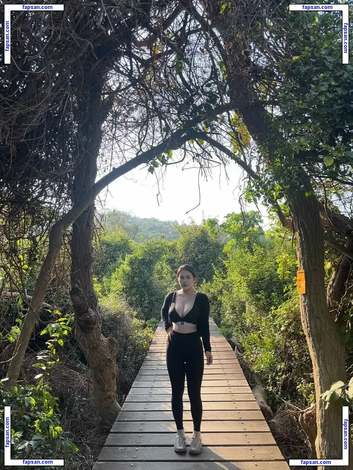 ling_00_ee nude photo #0006 from OnlyFans