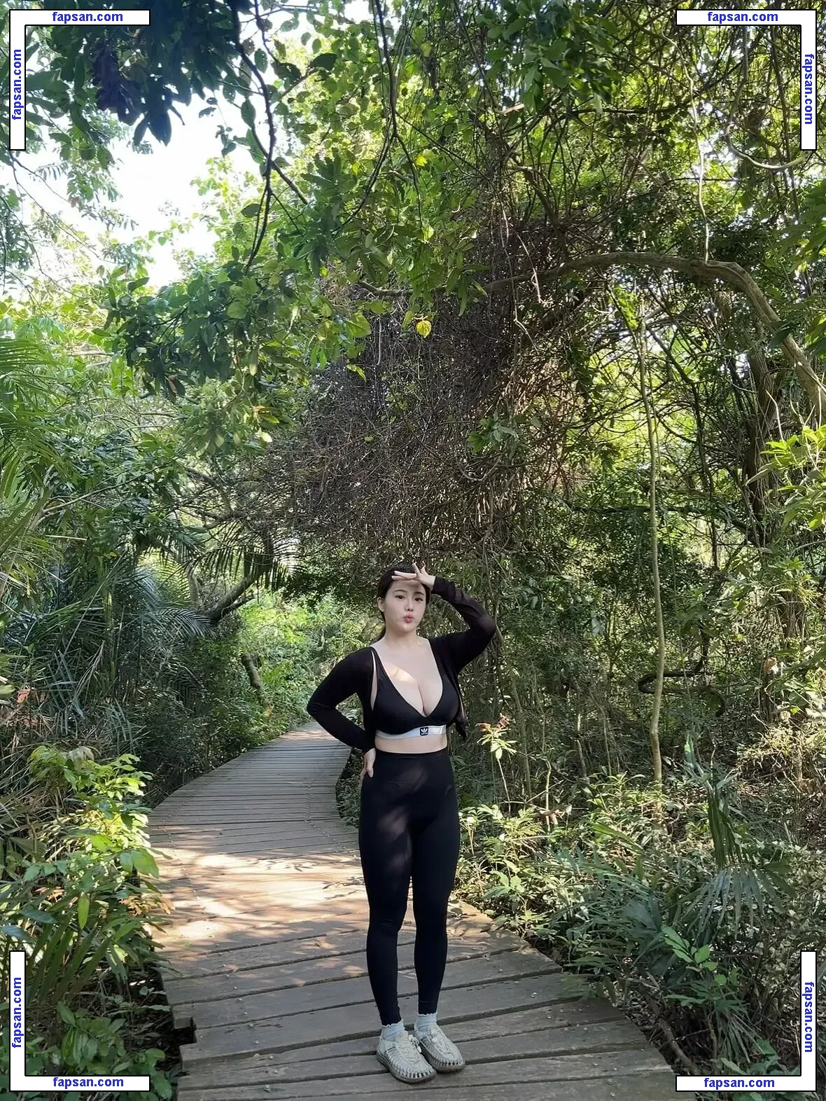 ling_00_ee nude photo #0008 from OnlyFans