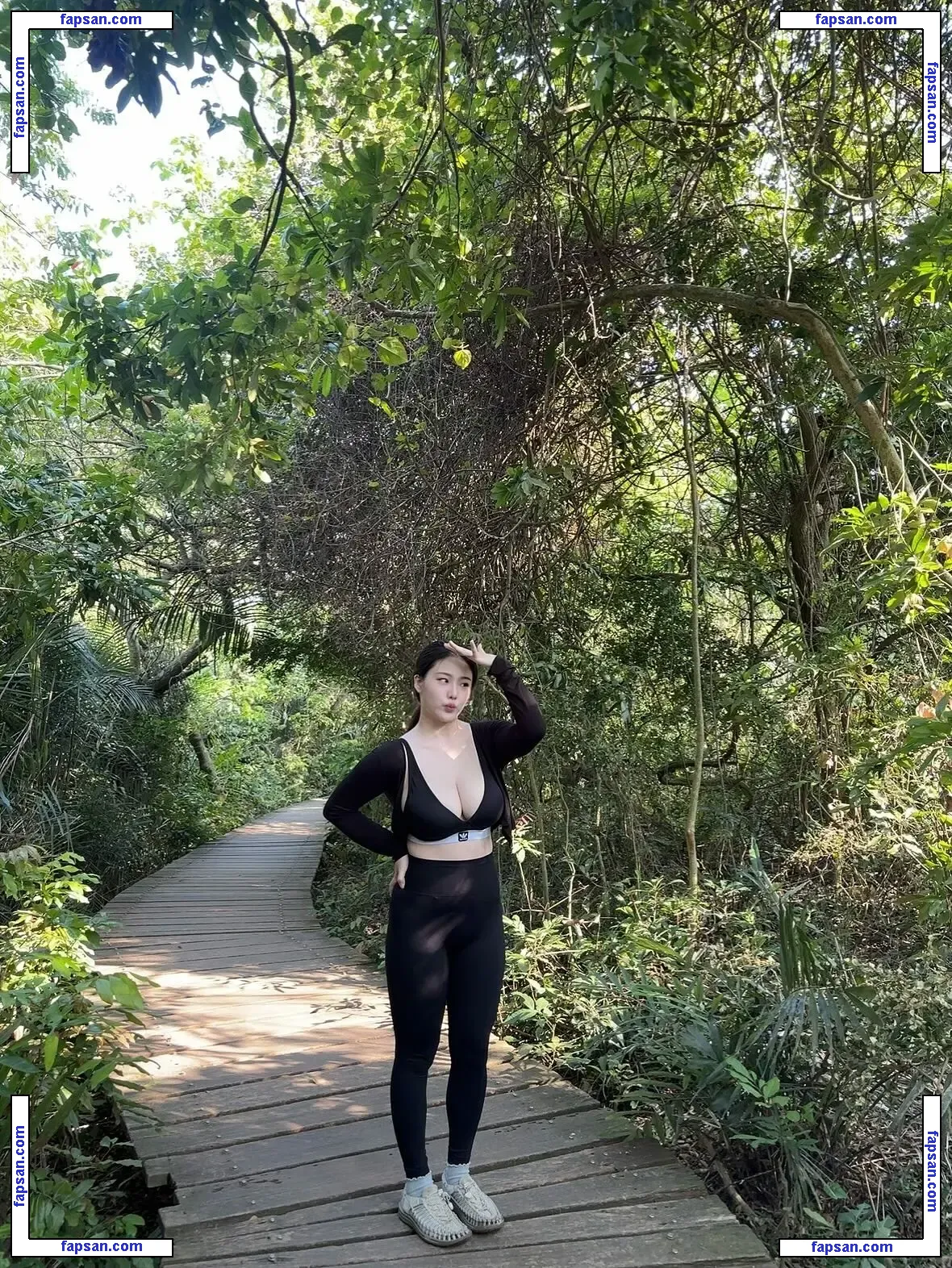 ling_00_ee nude photo #0021 from OnlyFans