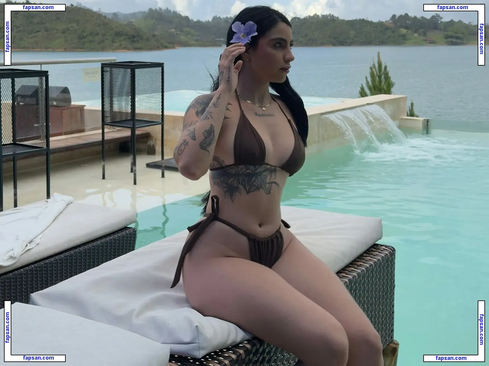 Linhares nude photo #0002 from OnlyFans