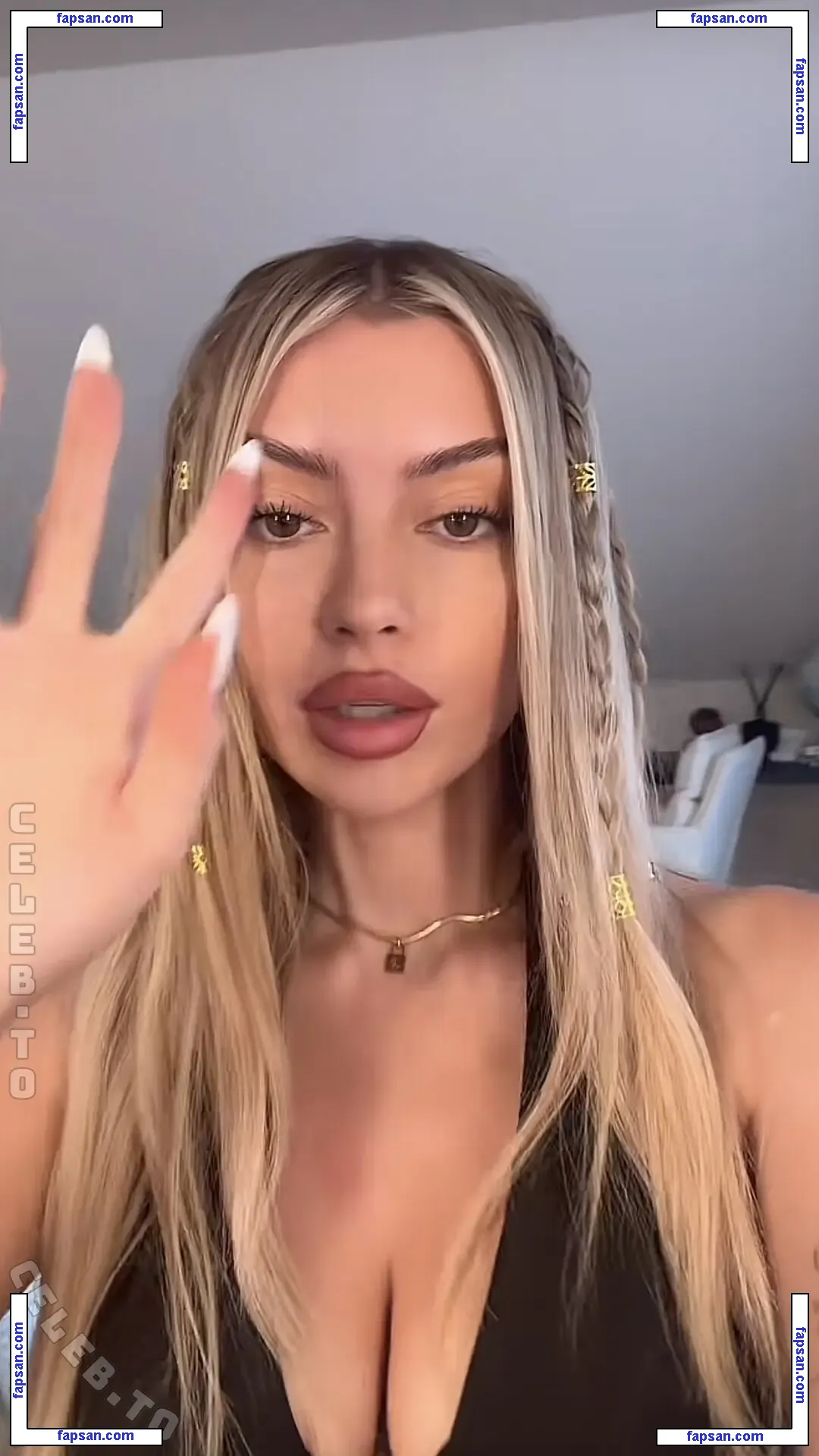 linuschka nude photo #0028 from OnlyFans