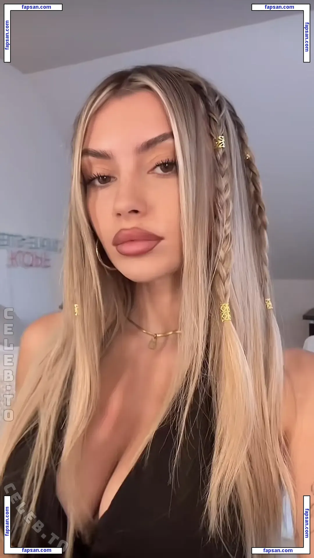 linuschka nude photo #0031 from OnlyFans