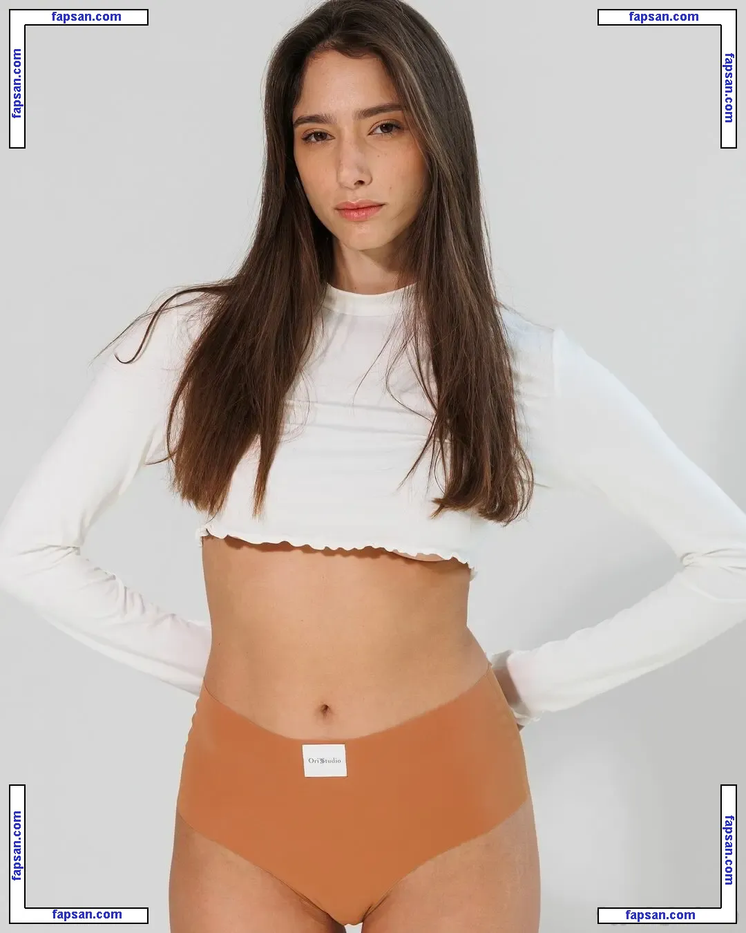 Liri Hochberg nude photo #0003 from OnlyFans