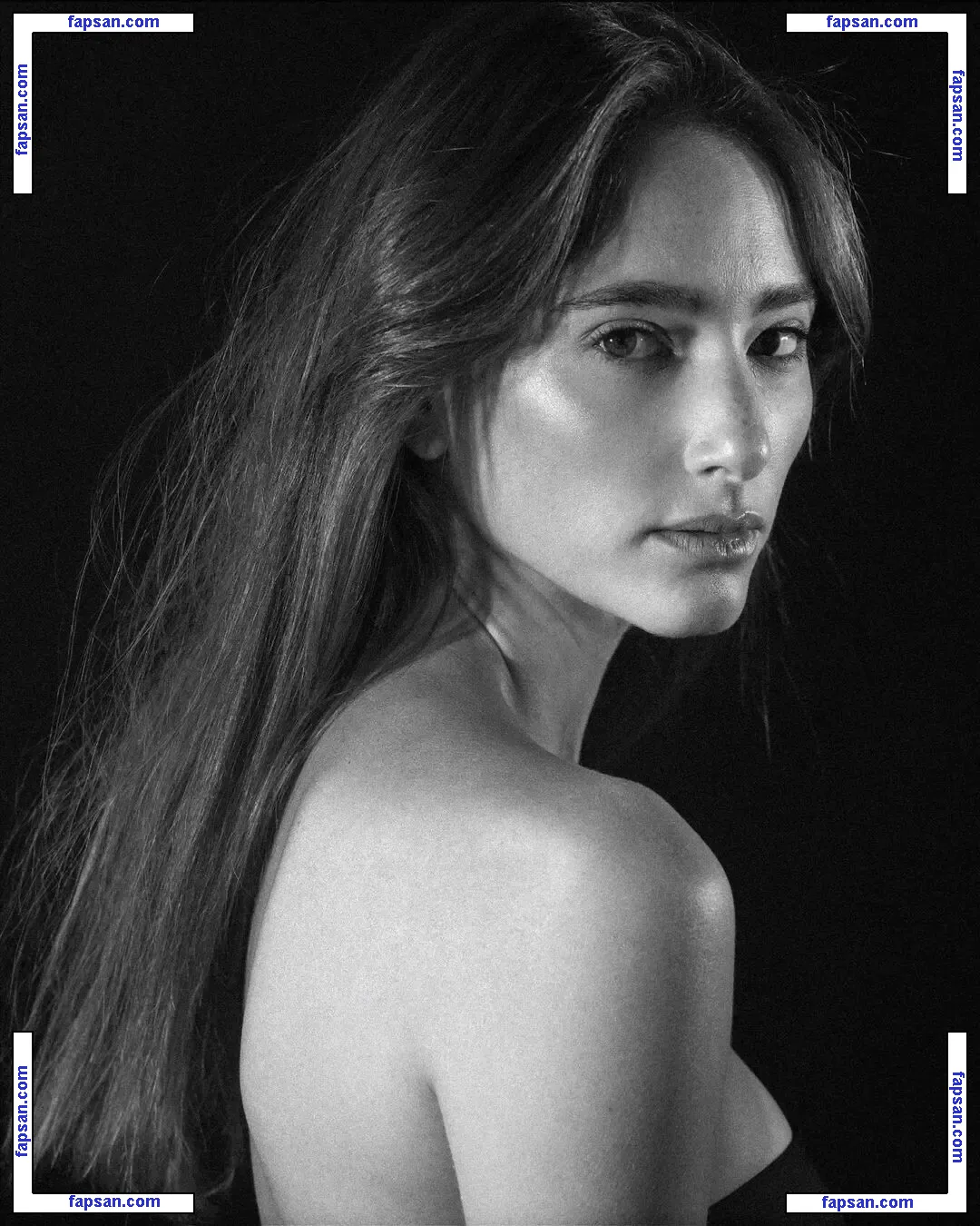 Liri Hochberg nude photo #0005 from OnlyFans