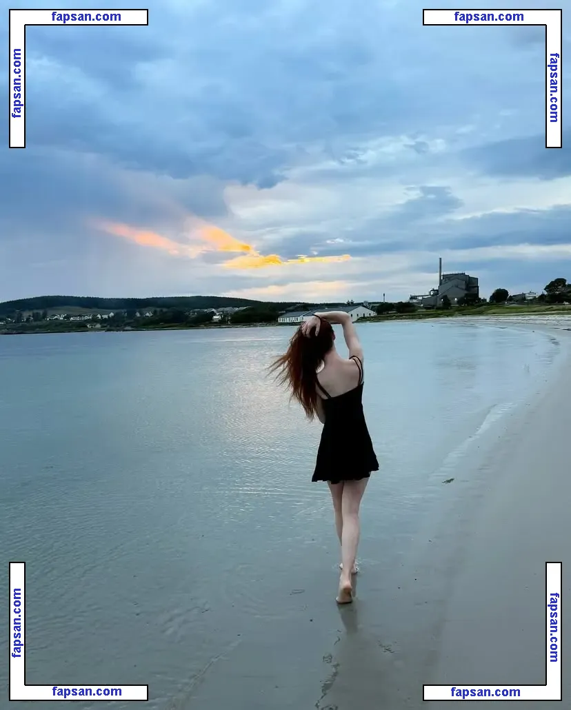 Lisa Foiles nude photo #0081 from OnlyFans