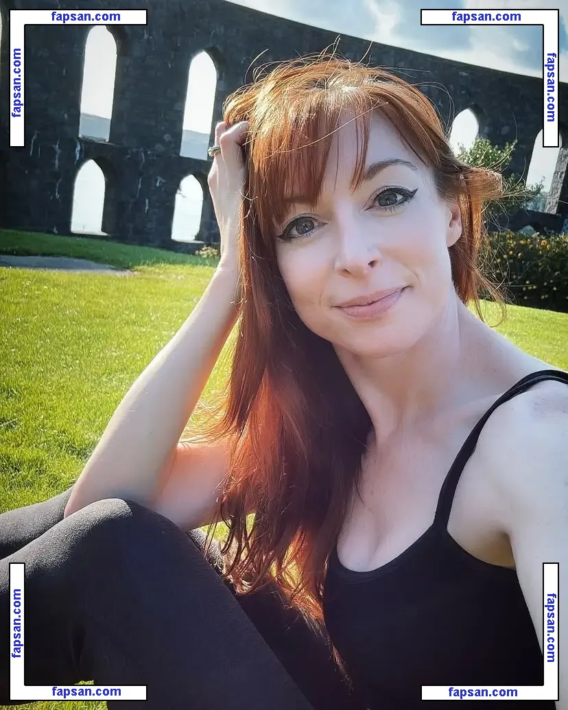 Lisa Foiles nude photo #0082 from OnlyFans