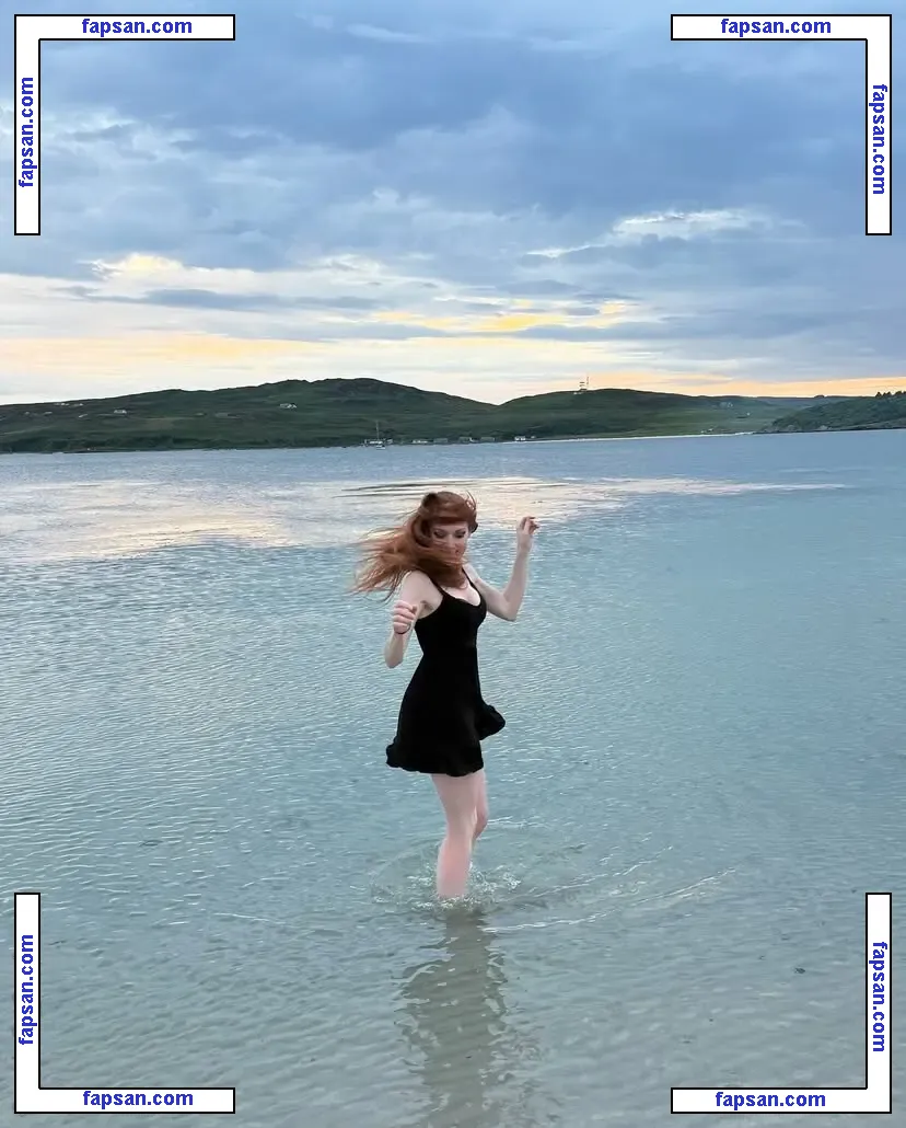 Lisa Foiles nude photo #0084 from OnlyFans