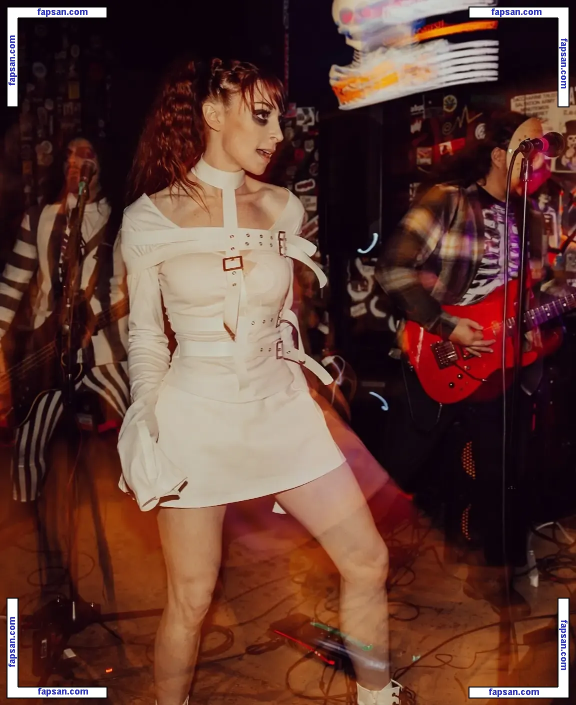 Lisa Foiles nude photo #0108 from OnlyFans