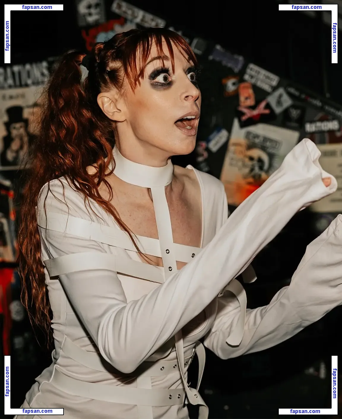 Lisa Foiles nude photo #0109 from OnlyFans