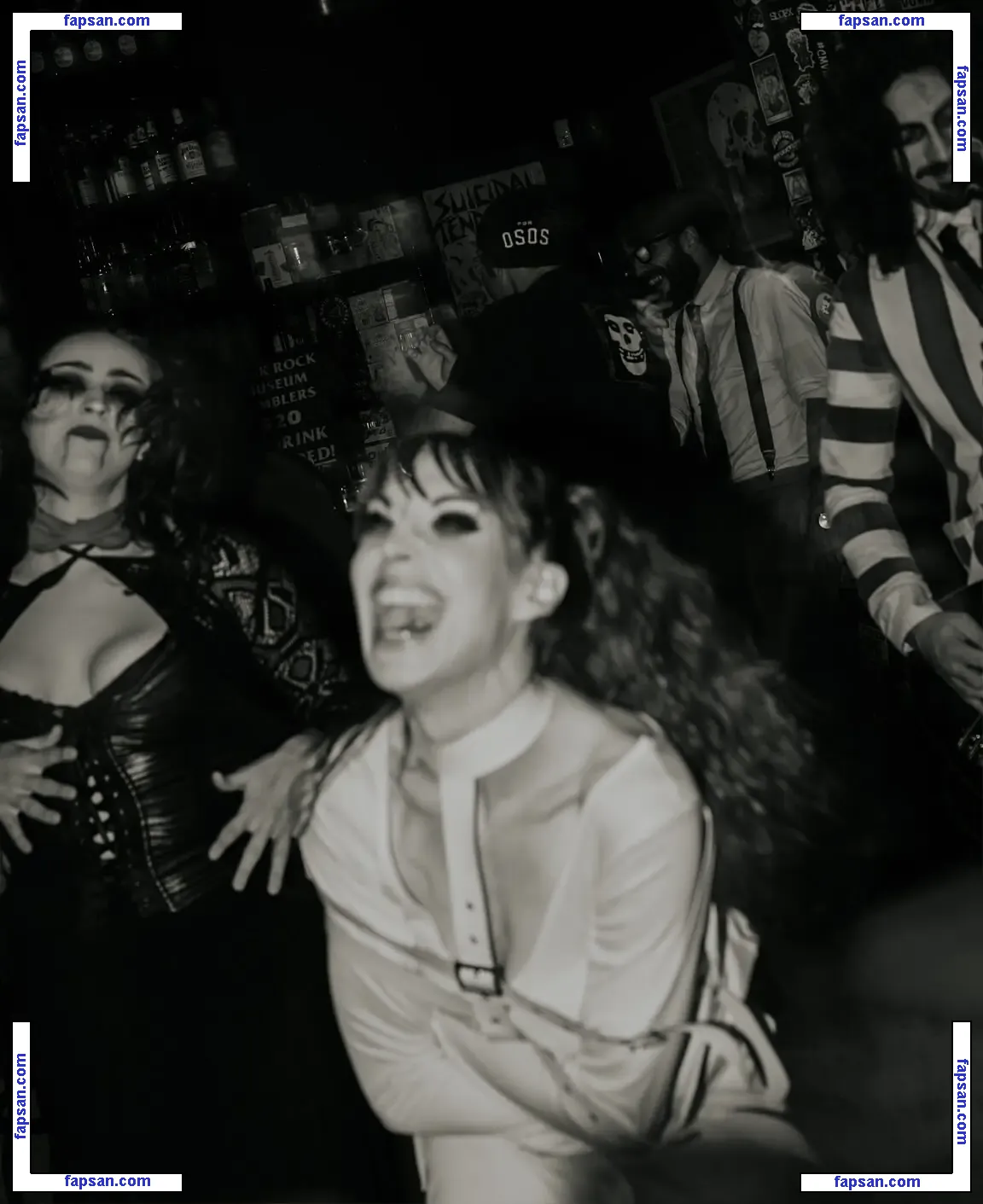 Lisa Foiles nude photo #0114 from OnlyFans