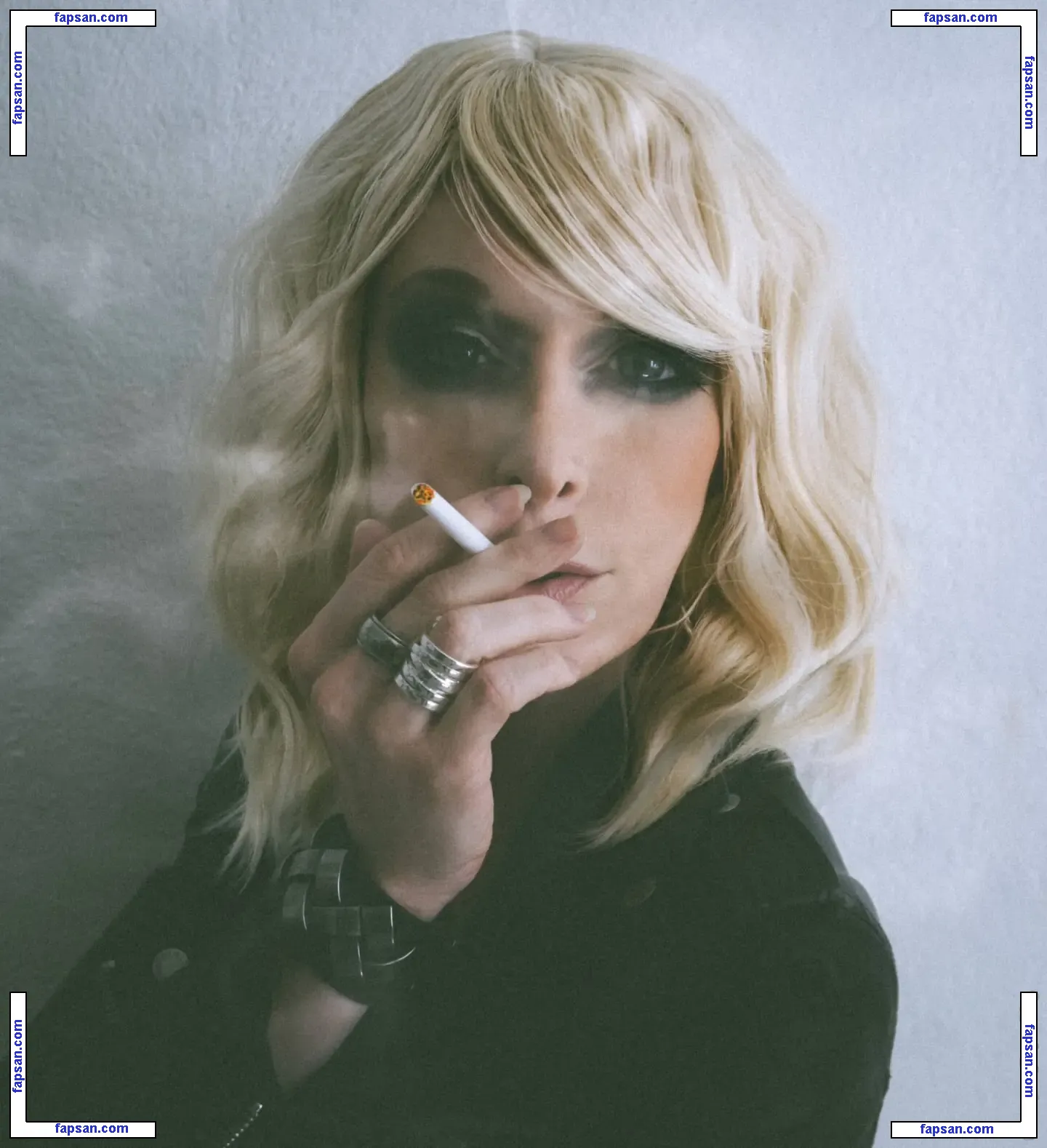 Lisa Foiles nude photo #0133 from OnlyFans