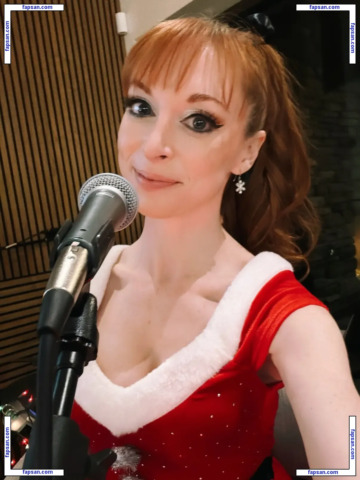 Lisa Foiles nude photo #0137 from OnlyFans