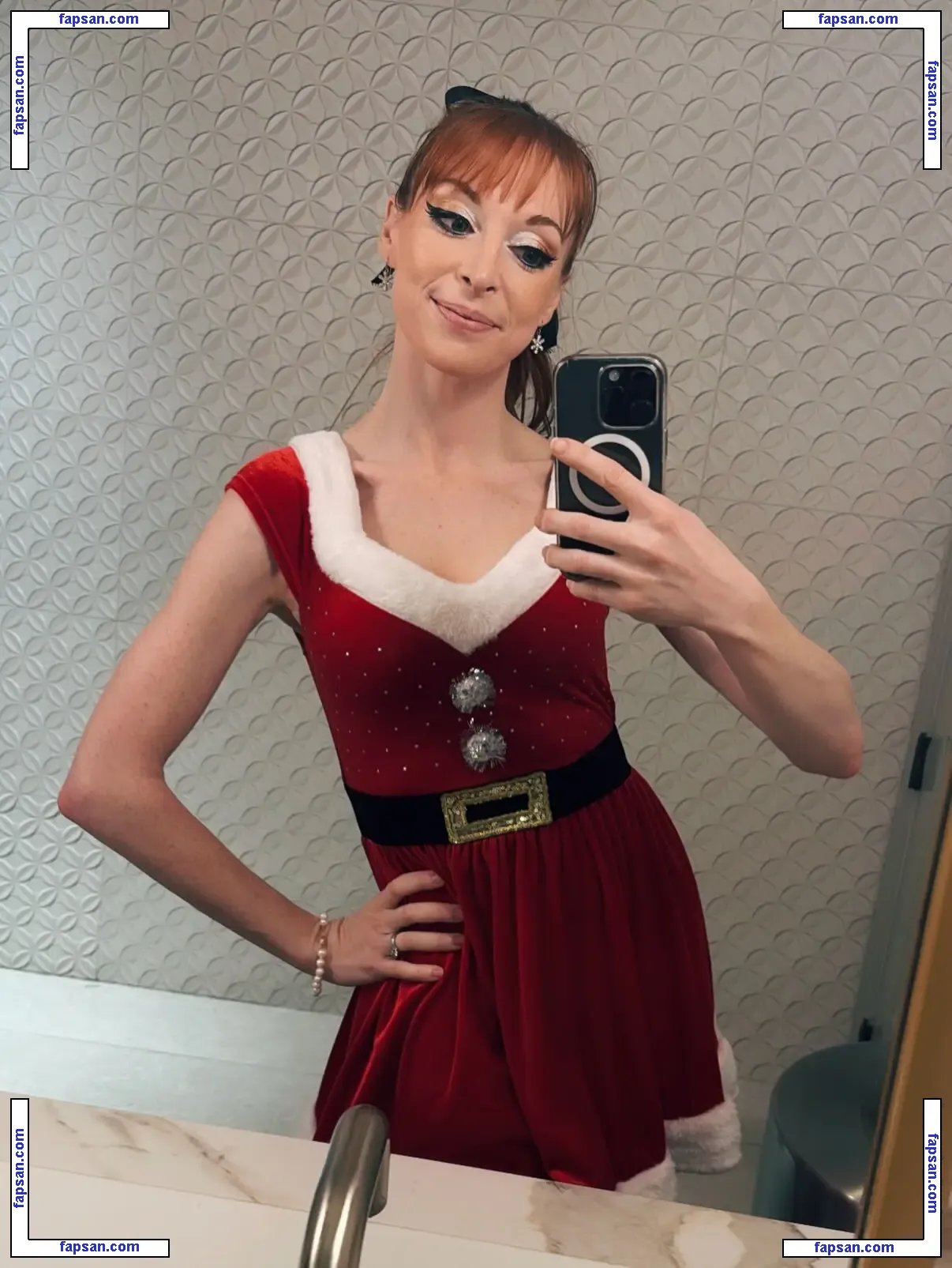 Lisa Foiles nude photo #0138 from OnlyFans