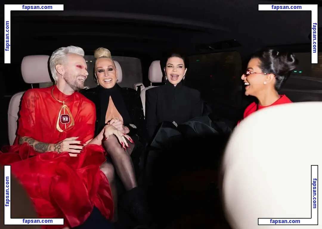 Lisa Rinna nude photo #0586 from OnlyFans