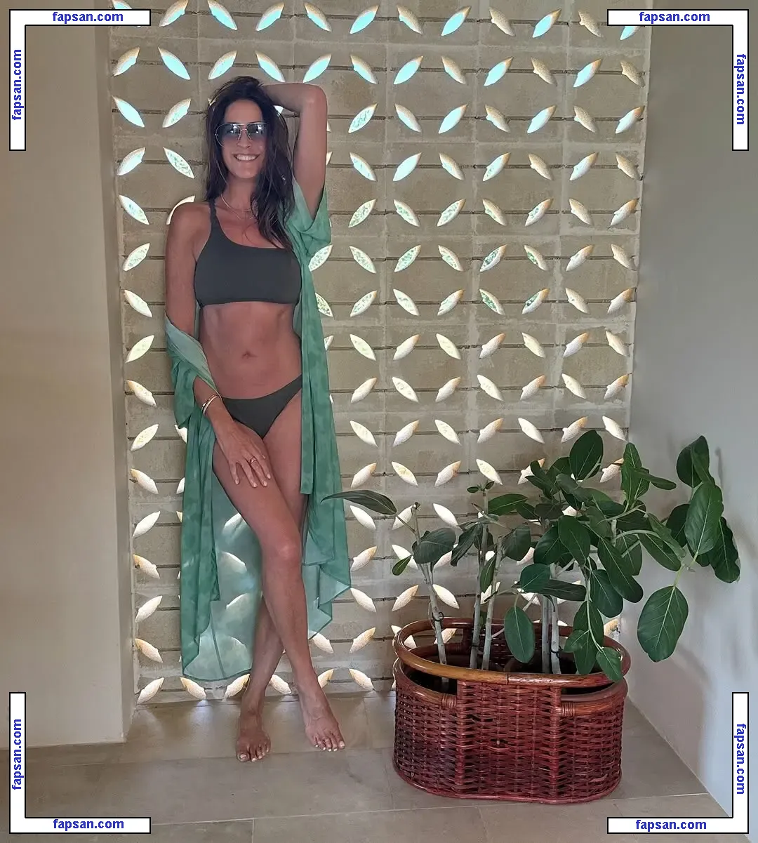 Lisa Snowdon nude photo #0339 from OnlyFans