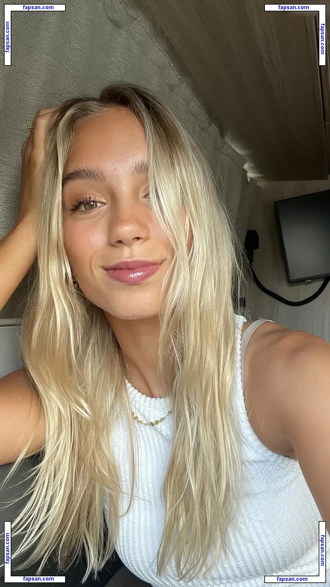 Lisa und Lena nude photo #0014 from OnlyFans