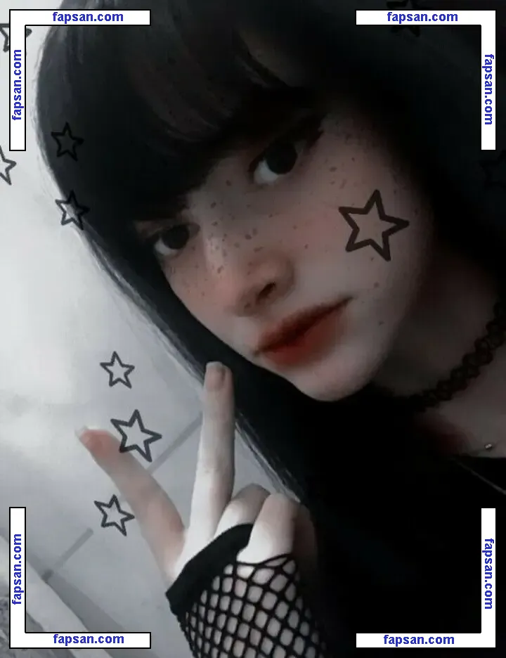 Little Vamp голая фото #0002 с Онлифанс