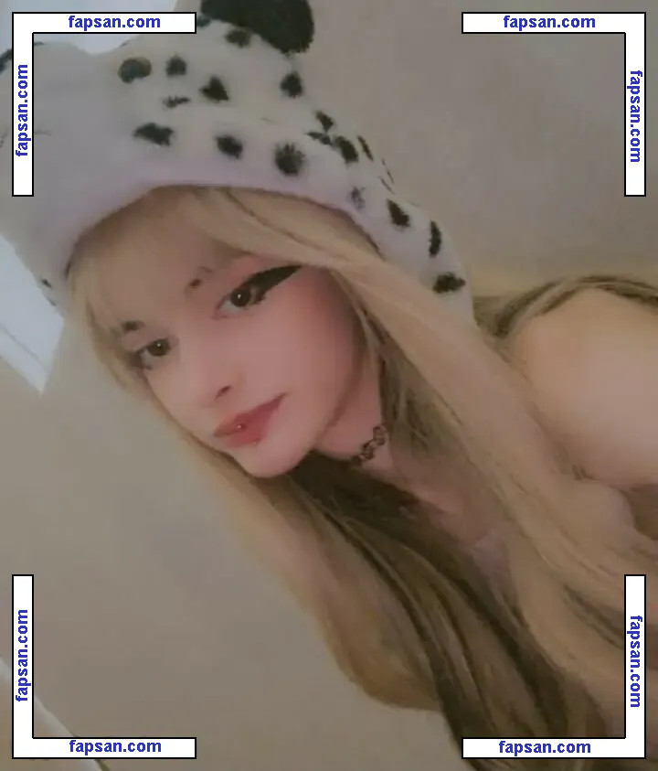 Little Vamp голая фото #0003 с Онлифанс