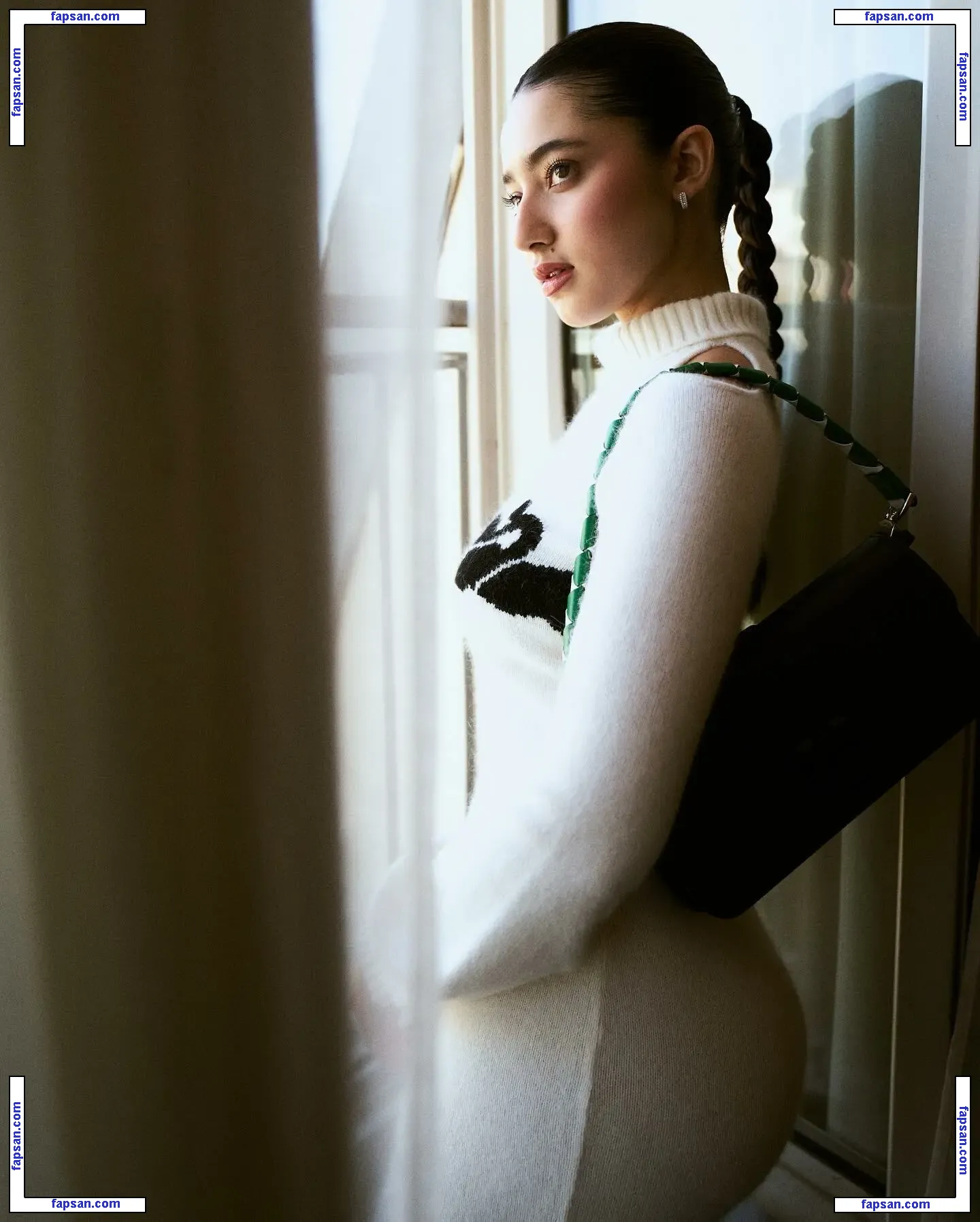 littlemisskhan nude photo #0005 from OnlyFans