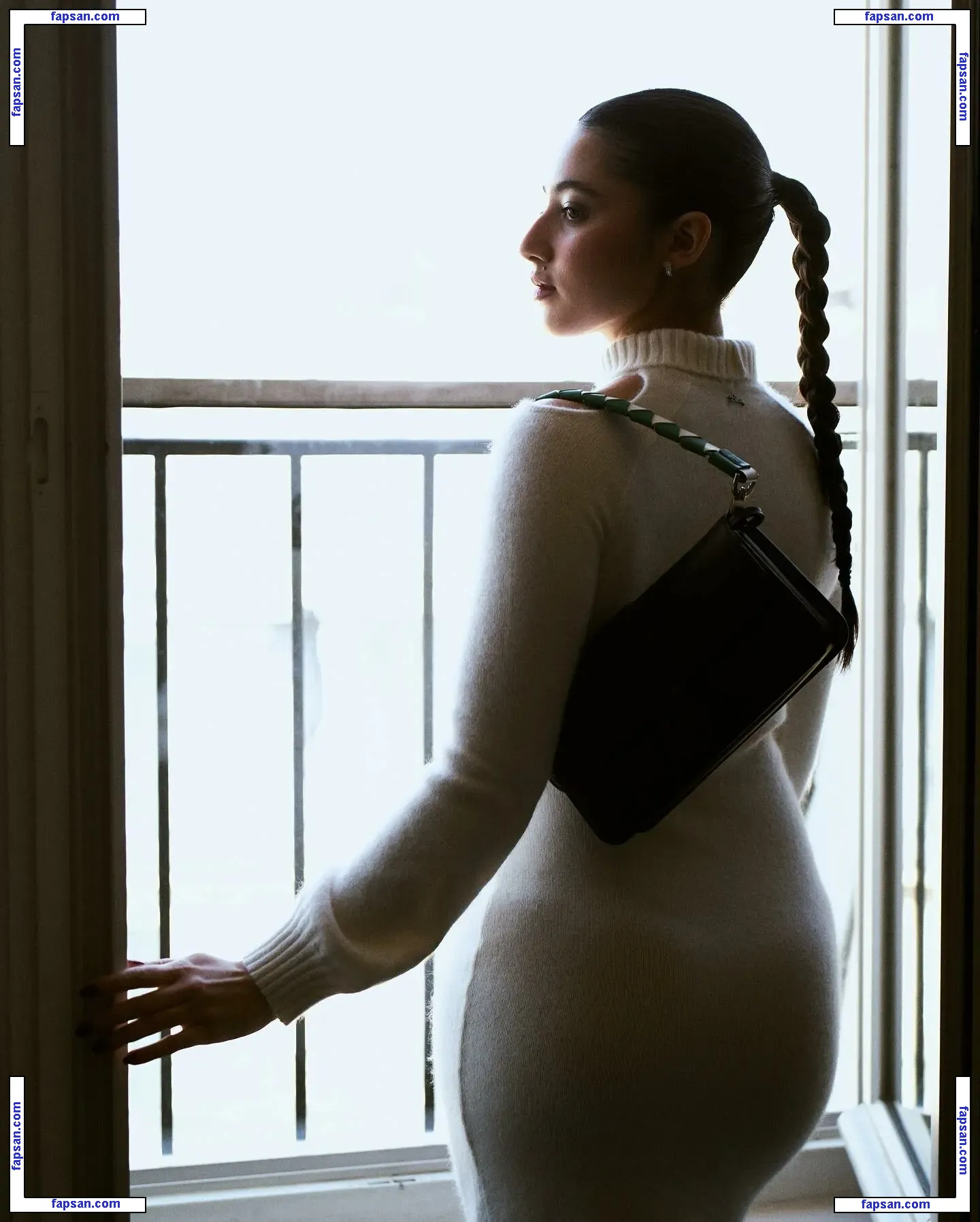 littlemisskhan nude photo #0007 from OnlyFans