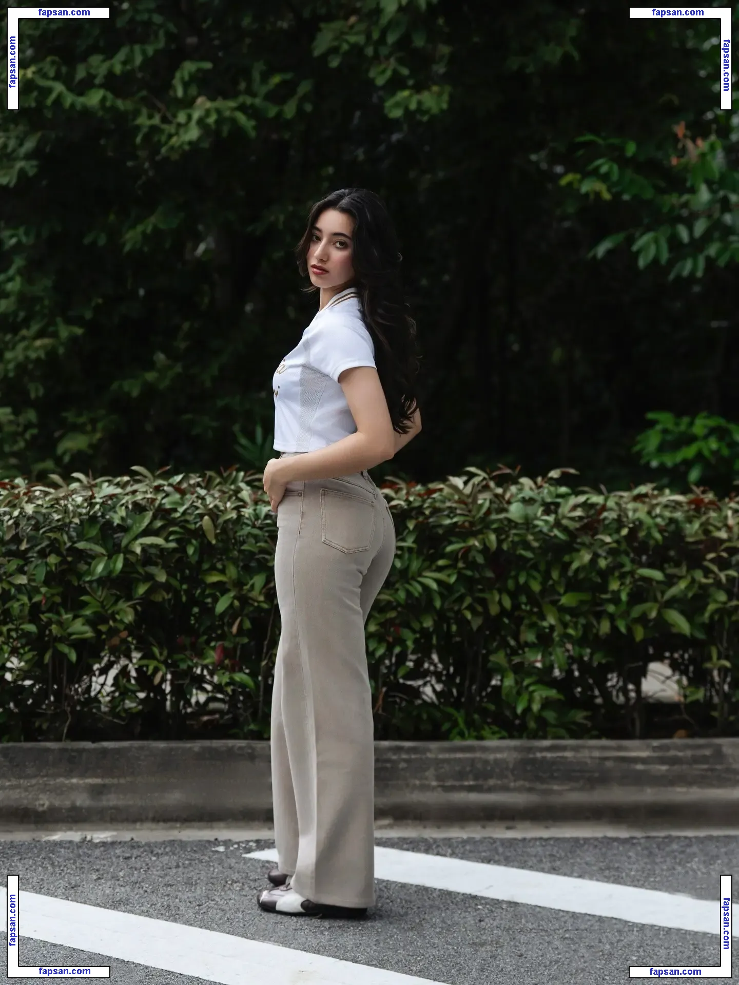 littlemisskhan nude photo #0012 from OnlyFans