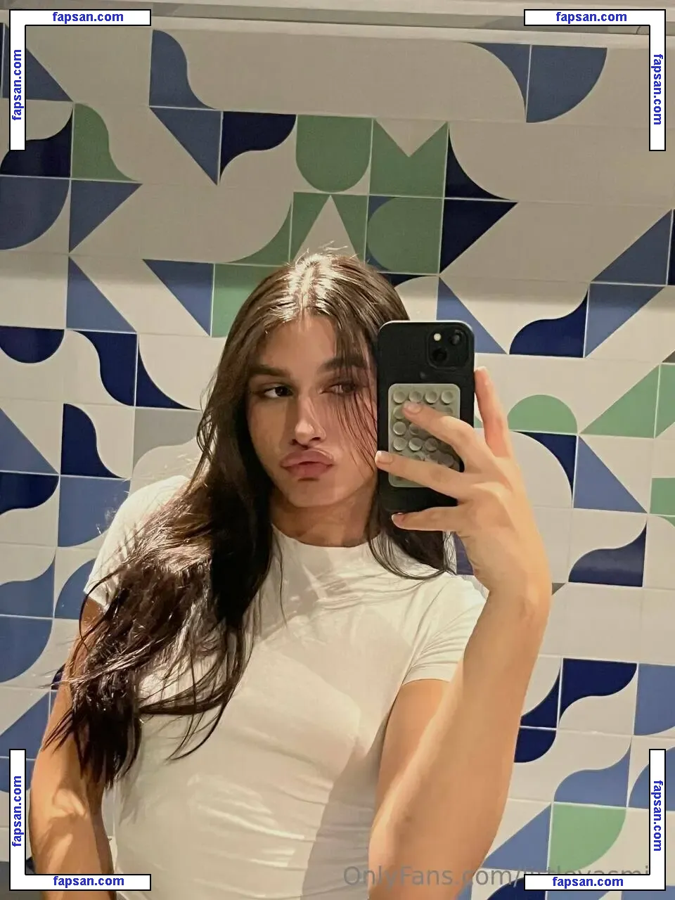 littleyasmin nude photo #0008 from OnlyFans
