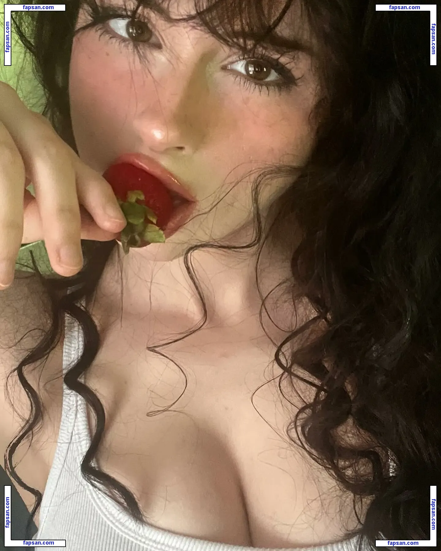 Liv Littlelivbug nude photo #0065 from OnlyFans