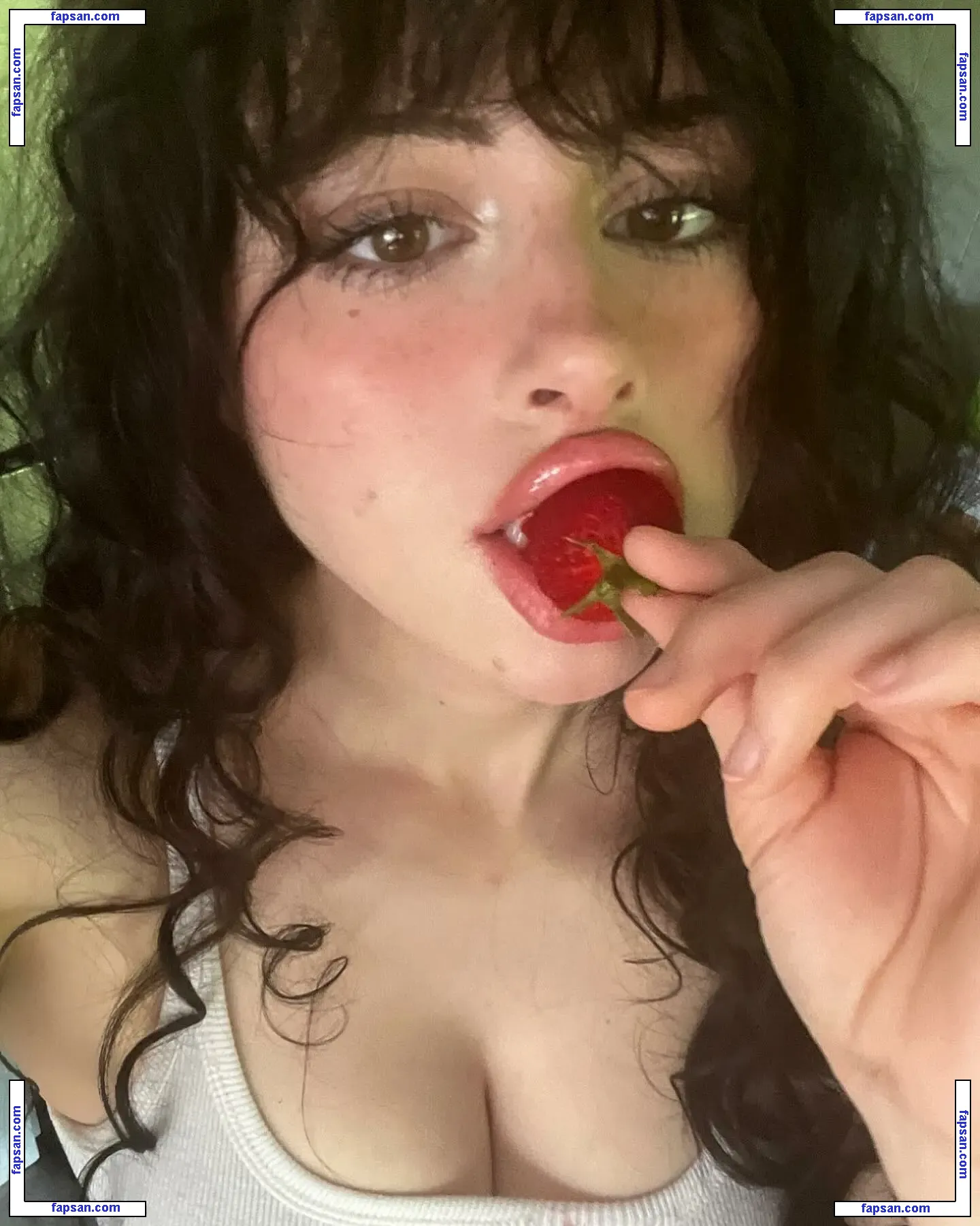 Liv Littlelivbug nude photo #0100 from OnlyFans