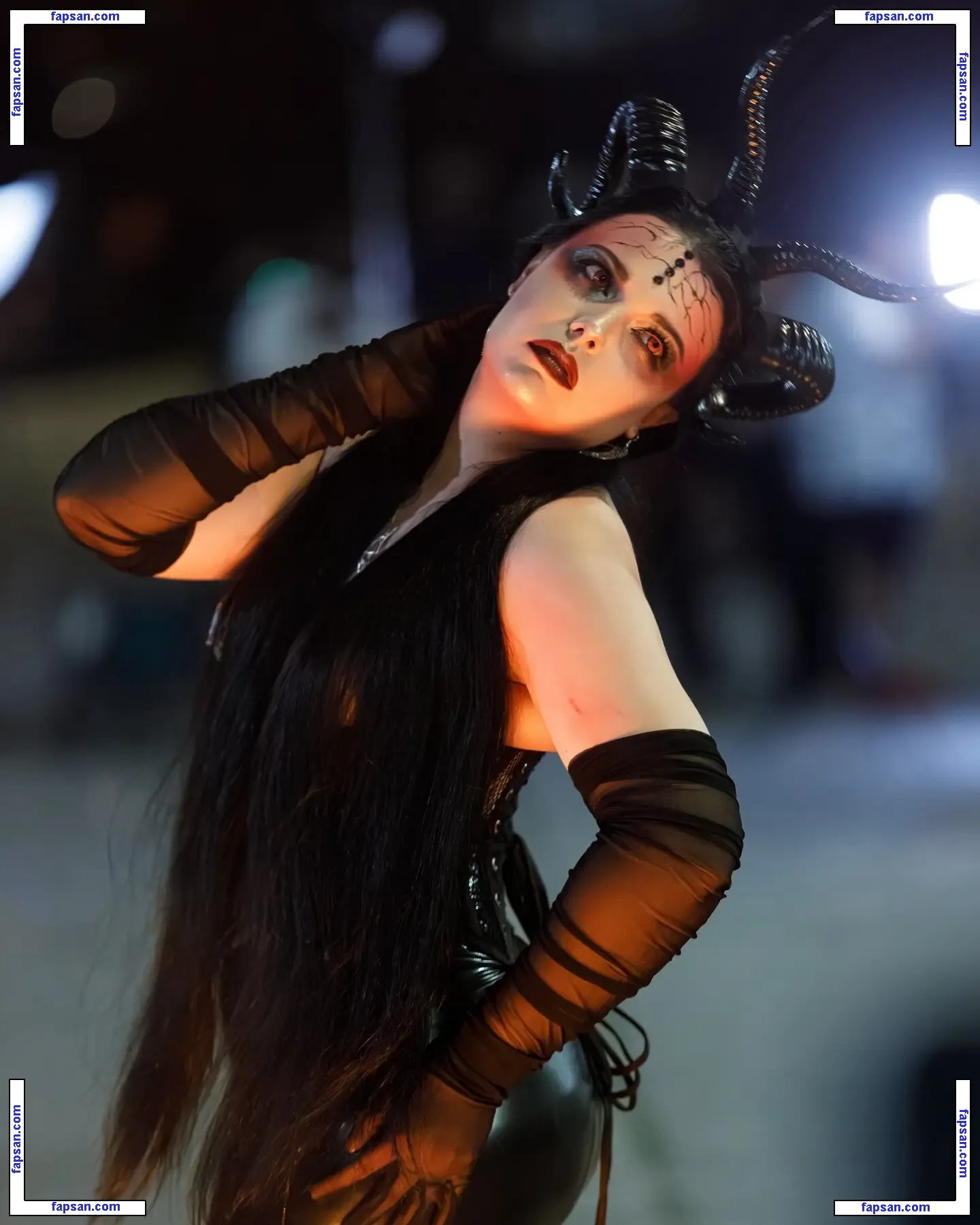 Livinghelle голая фото #0011 с Онлифанс