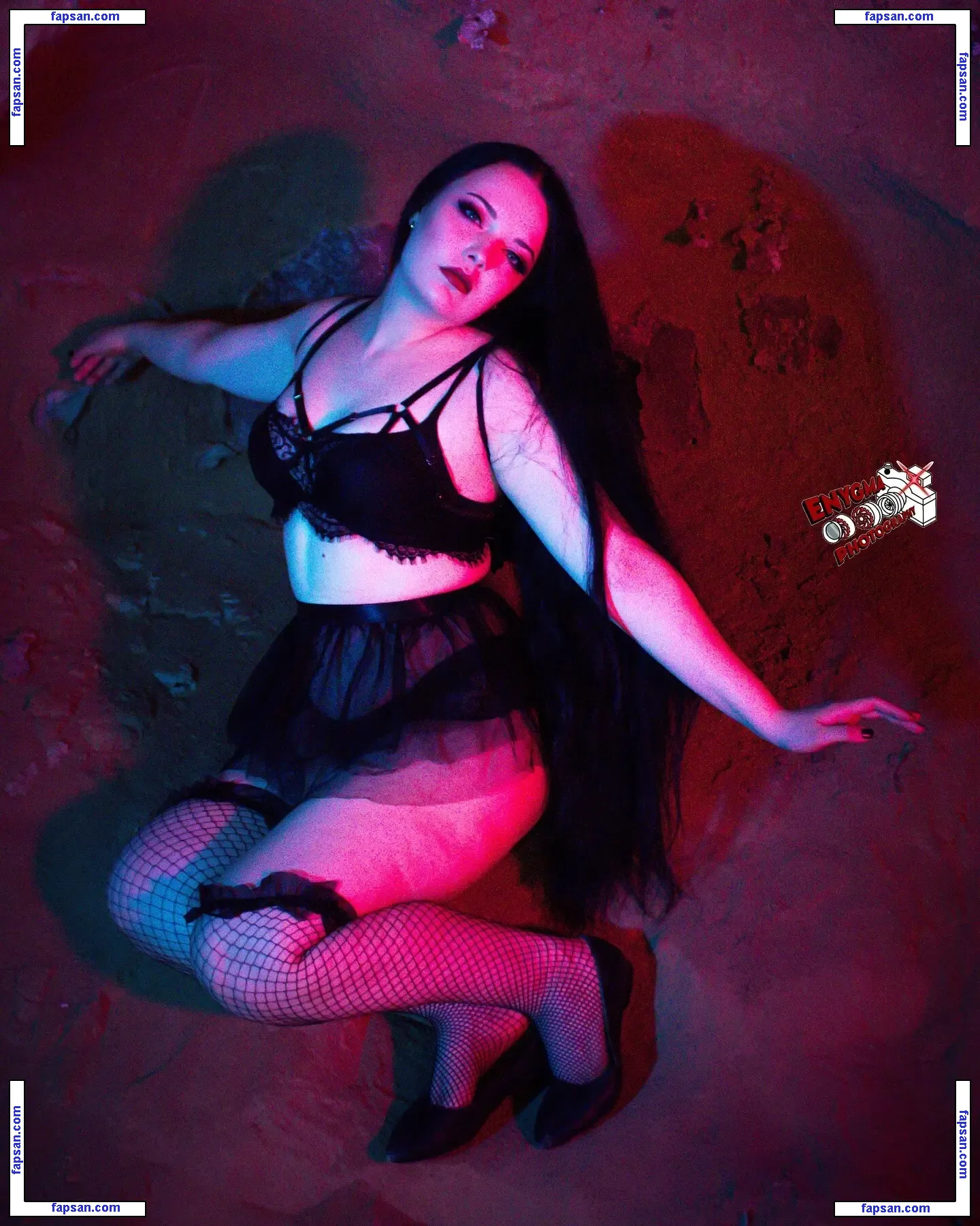 Livinghelle голая фото #0012 с Онлифанс