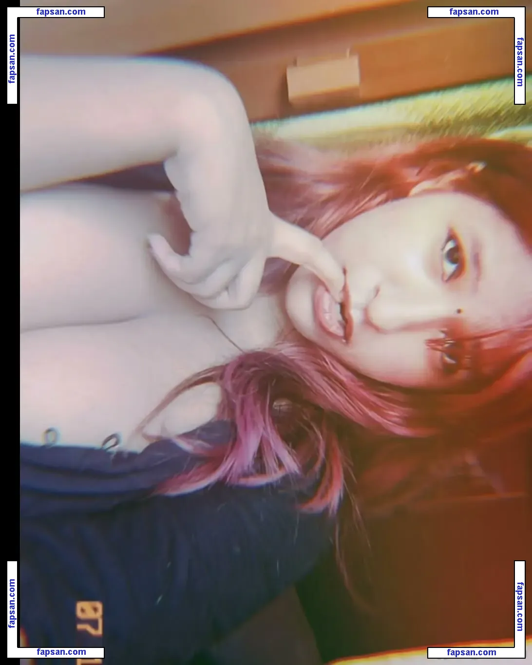 livingraves nude photo #0005 from OnlyFans