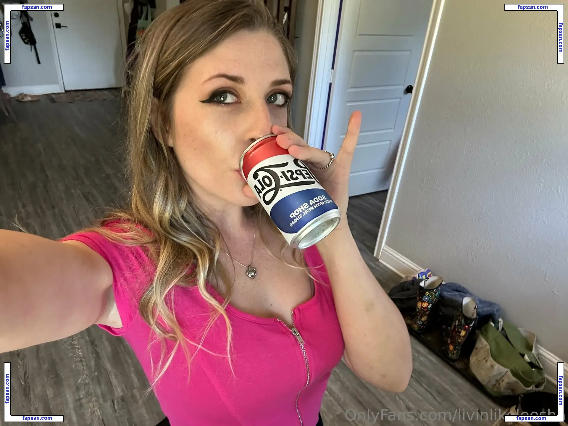 livinlikeleesha nude photo #0018 from OnlyFans