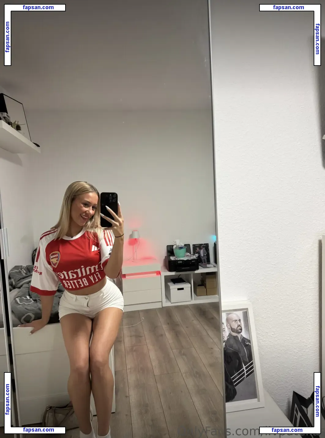 Livputellas голая фото #0001 с Онлифанс