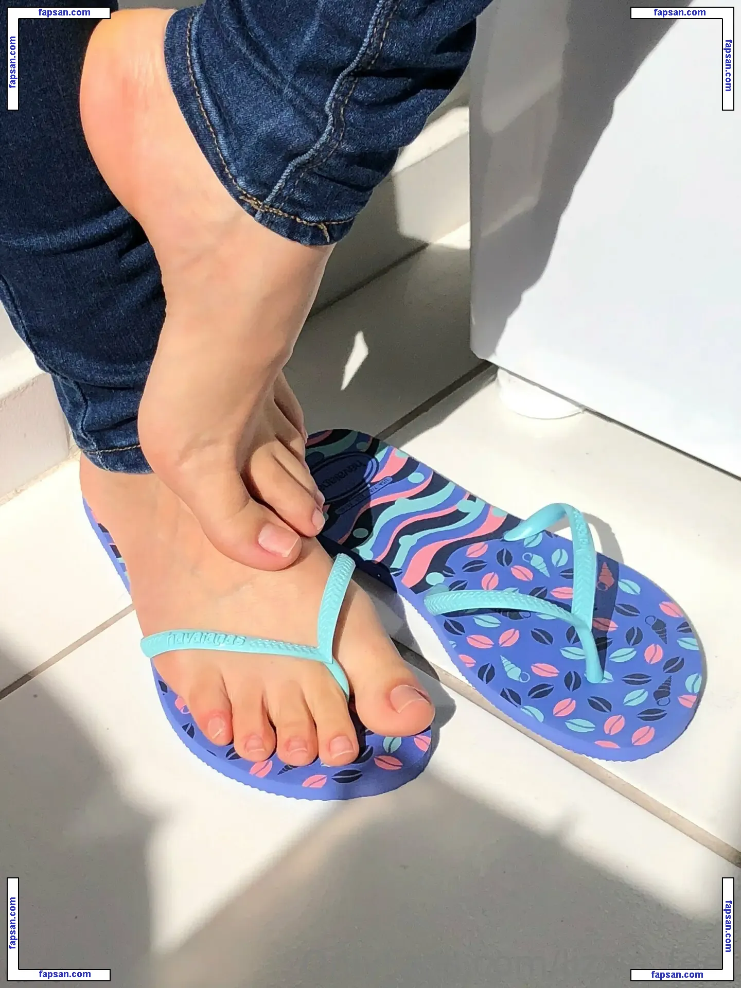 lizzie_feet nude photo #0003 from OnlyFans